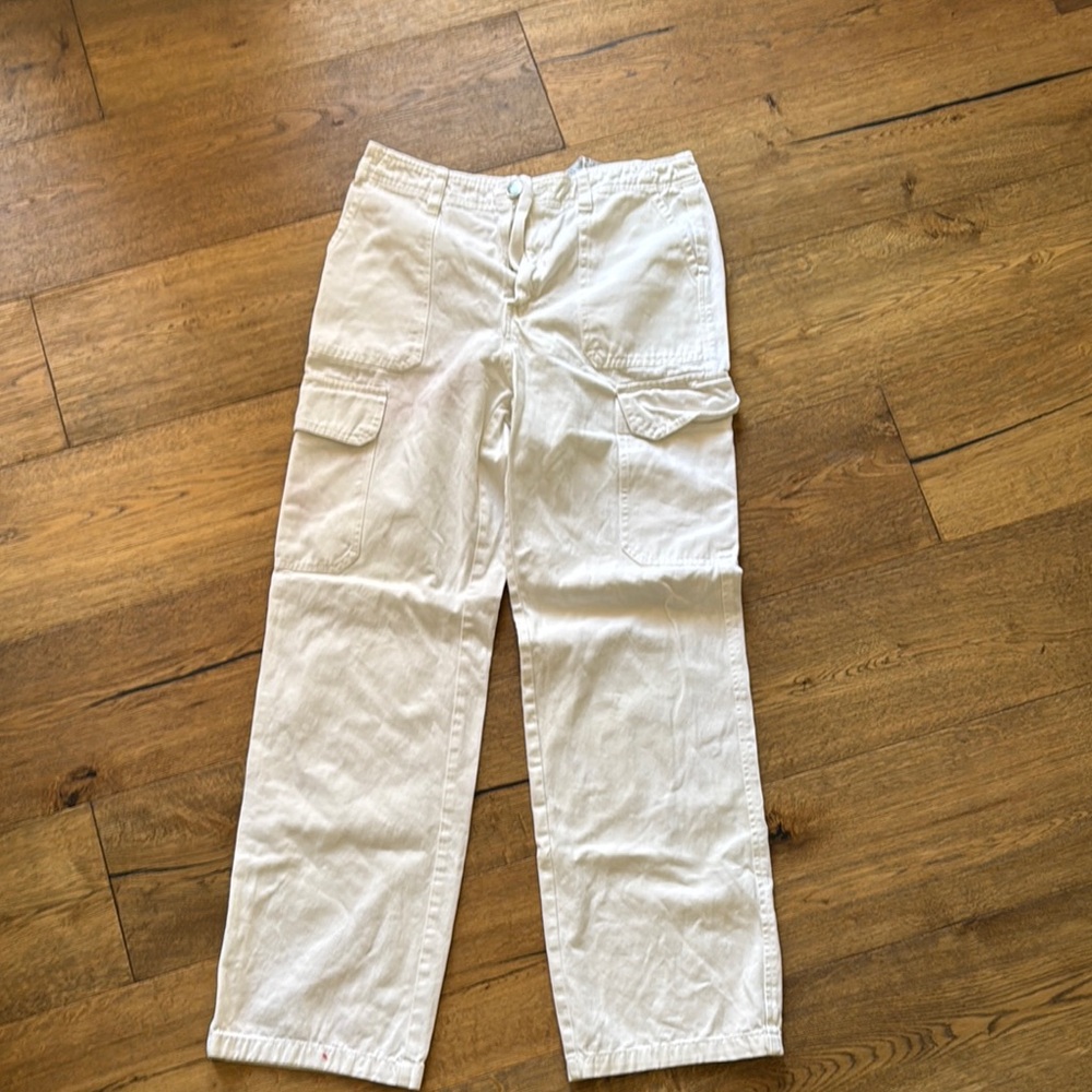 Woman’s White Cargo Pants